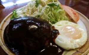 〈2019 食通が惚れた店〉音楽界のグルメ番長が嗜む、お酒にもあう“デミバーグ”の画像