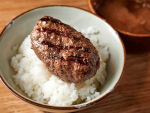 食通に聞いた2020年のナンバーワン！ コスパ最強のハンバーグ×釜炊きご飯の画像