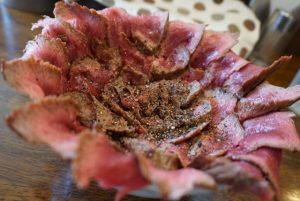 食通に聞いた2020年のナンバーワン！ 元祖ローストビーフ丼店の東京ナンバー1サンドの画像