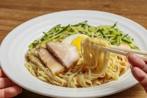 ピリ辛スープに喉ごし抜群の平打ち麺が絡む～！ ウワサの「呉冷麺」とは!?の画像