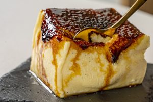 プリン研究家が太鼓判を押す！ ライブ感がたまらない絶品ブリュレプリンの画像