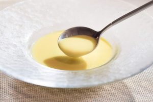 〈食べログ3.5以下のうまい店〉ひと口食べるとハッと驚く、潔いコーンスープ。日本料理のエッセンスを感じるフレンチの画像