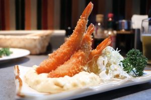 テレビプロデューサー本郷義浩に聞いた、2024年のナンバーワン！ 3本280円で食べられる老舗のエビフライとは？の画像