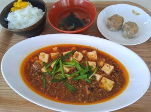 白銀の世界で食べる名店の味は格別！「MIMOSA」の料理を楽しめる、おいしいスキー場の画像