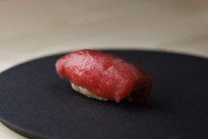 マグロの質に自信あり！ 名店で修業した大将が心を込めて握る寿司と酒肴の饗宴（東京・人形町）の画像