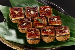 大人の手土産。香ばしい風味と食感、うまみあふれる一口鰻おむすび（東京・江戸川橋）の画像