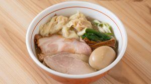 行列必至！ 名店「ほっこり中華そば もつけ」の大将による、天然素材の無化調スープがくせになる一杯（東京・中野）の画像