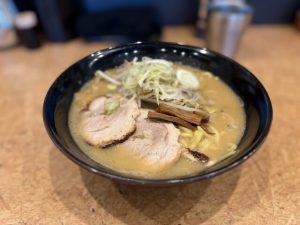 「味噌っ子 ふっく」出身の店主による、濃厚なのにまろやかでパンチのある、ただただうまい「味噌らーめん」！（東京・学習院下）の画像