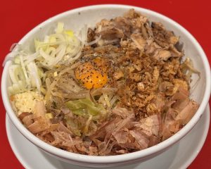 〈秋山具義の今月のNEW麺〉「豚NOVA」の2号店は汁なし専門店！ 選べるトッピングで自分仕様にの画像