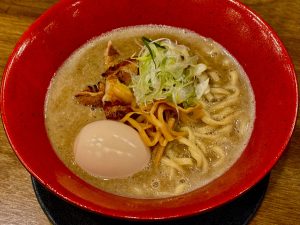 〈秋山具義の今月のNEW麺〉味変もおいしい「極濃豚骨」！ 京都の人気ラーメン店が中目黒に登場の画像