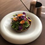 心を奪う美しい一皿。フレンチの技法で紡ぎ出す、経験豊富なシェフの新たな洋食（東京・溜池山王）
